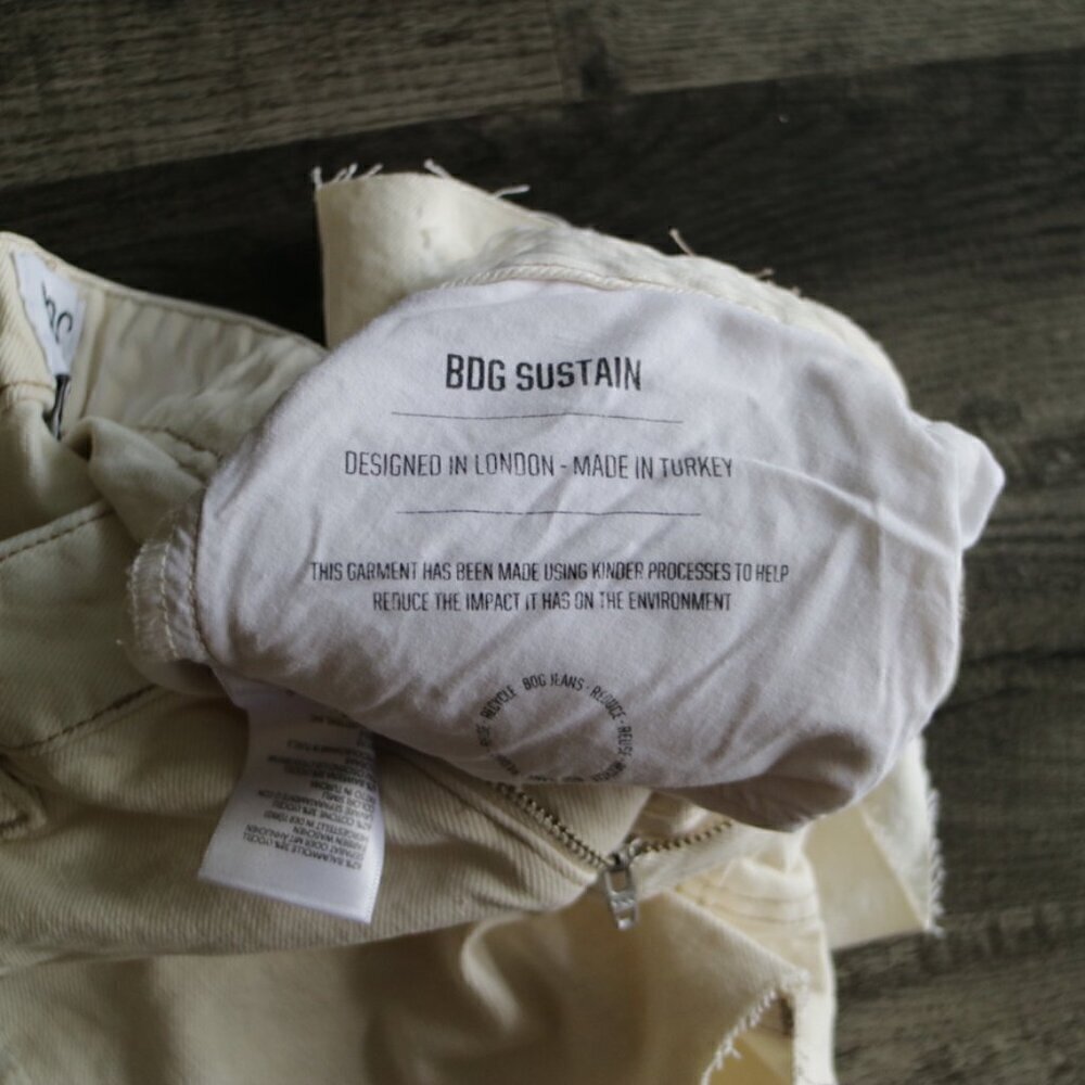 NWT Urban Outfitters Denim Shorts Size 31 Low Rise Harri Neutral Cream Color - Picture 11 of 12